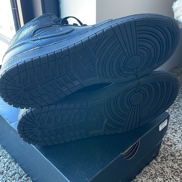 AIR JORDAN 1 MID GS 'TRIPLE BLACK' - Picture 3 of 3